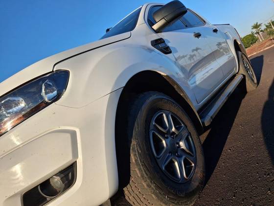 FORD RANGER 2.2 XLS 4X4 CD 16V DIESEL 4P AUTOMÁTICO FORD RANGER 2.2 XLS 4X4 CD 16V DIESEL 4P AUTOMÁTICO
